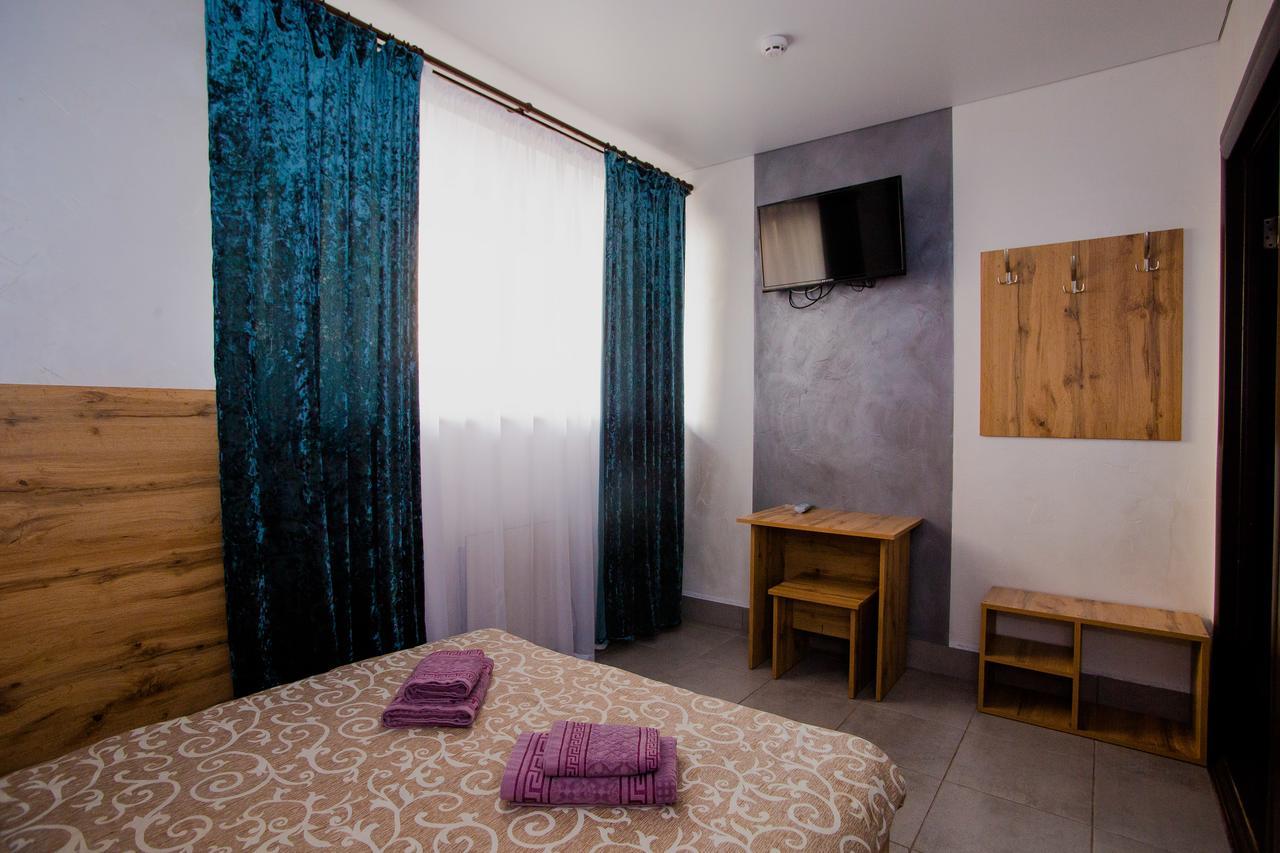 Ok Hotel 罗夫诺 外观 照片